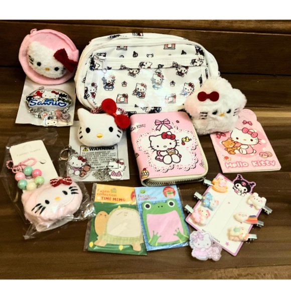 HELLO KITTY ASST OF COSMETIC BAG,JEWELRY, NOTEBOOKS, COIN PURSES, HAIR CLIPS ETC - Picture 3 of 7